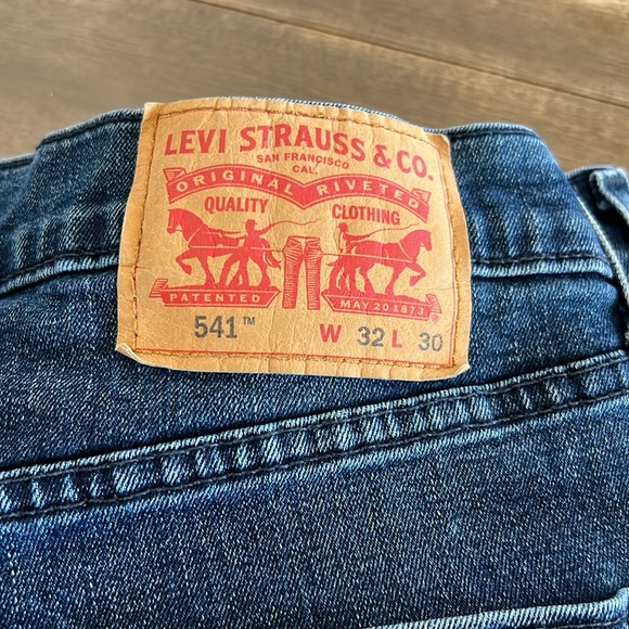 Levi’s 541 Jeans - Picture 2 of 5